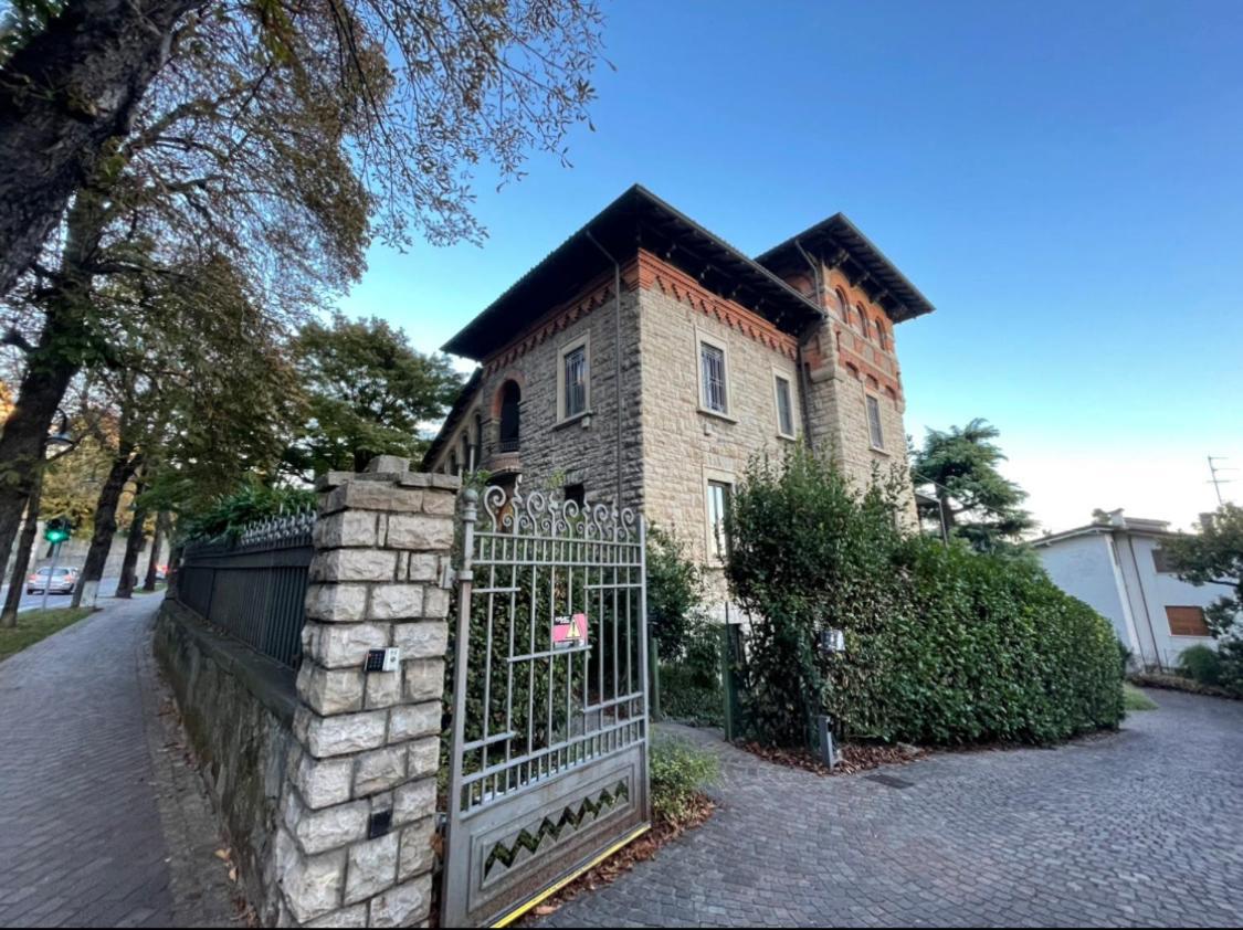 Bg Central Royal Suite Con Parcheggio - Vista Citta Alta Bergamo Luaran gambar