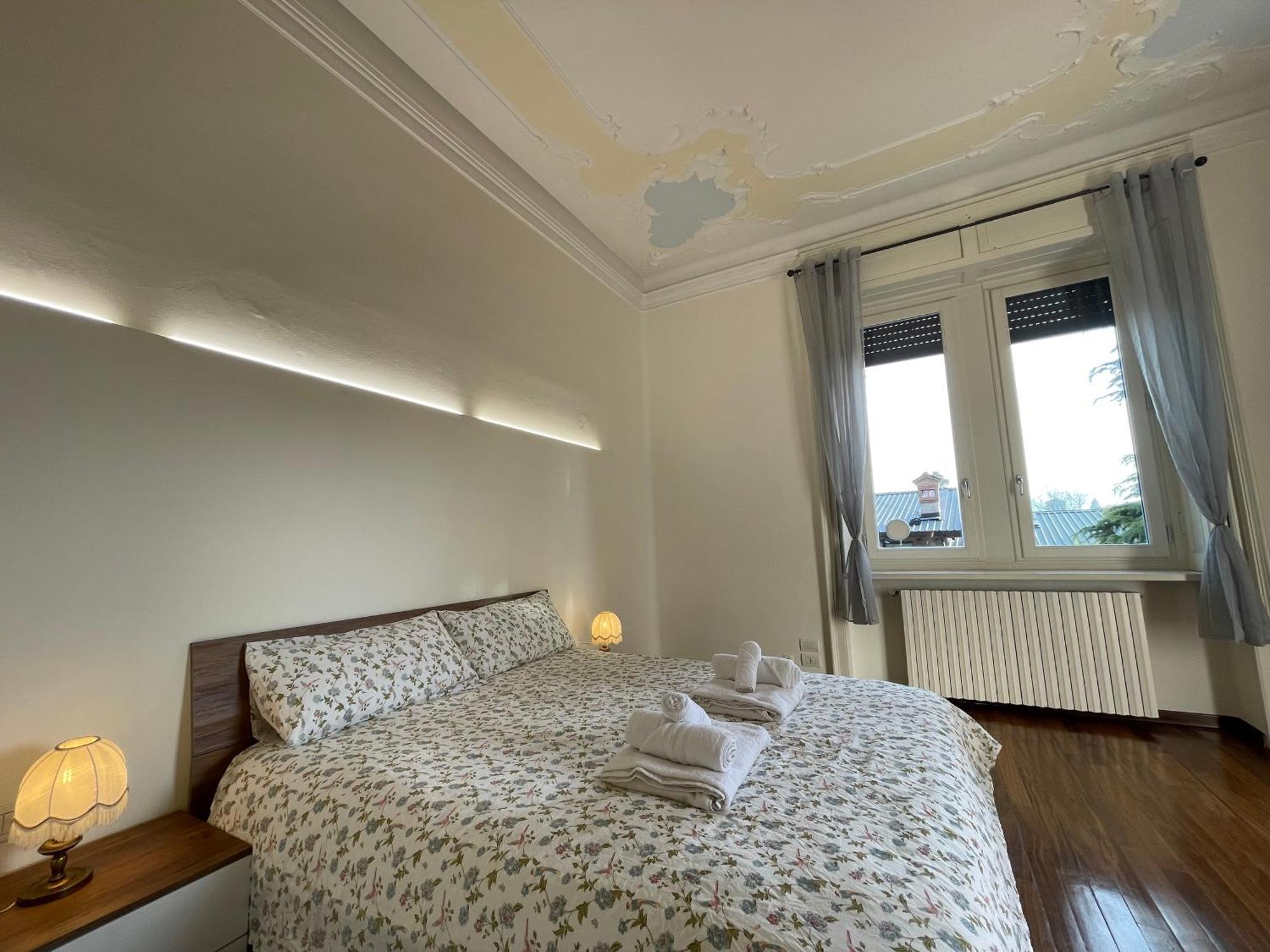 Bg Central Royal Suite Con Parcheggio - Vista Citta Alta Bergamo Luaran gambar