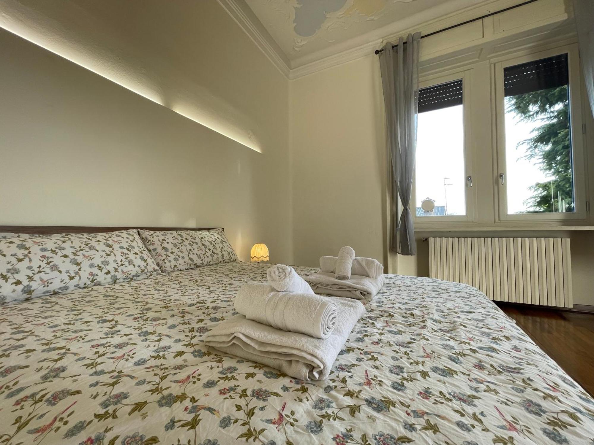 Bg Central Royal Suite Con Parcheggio - Vista Citta Alta Bergamo Luaran gambar