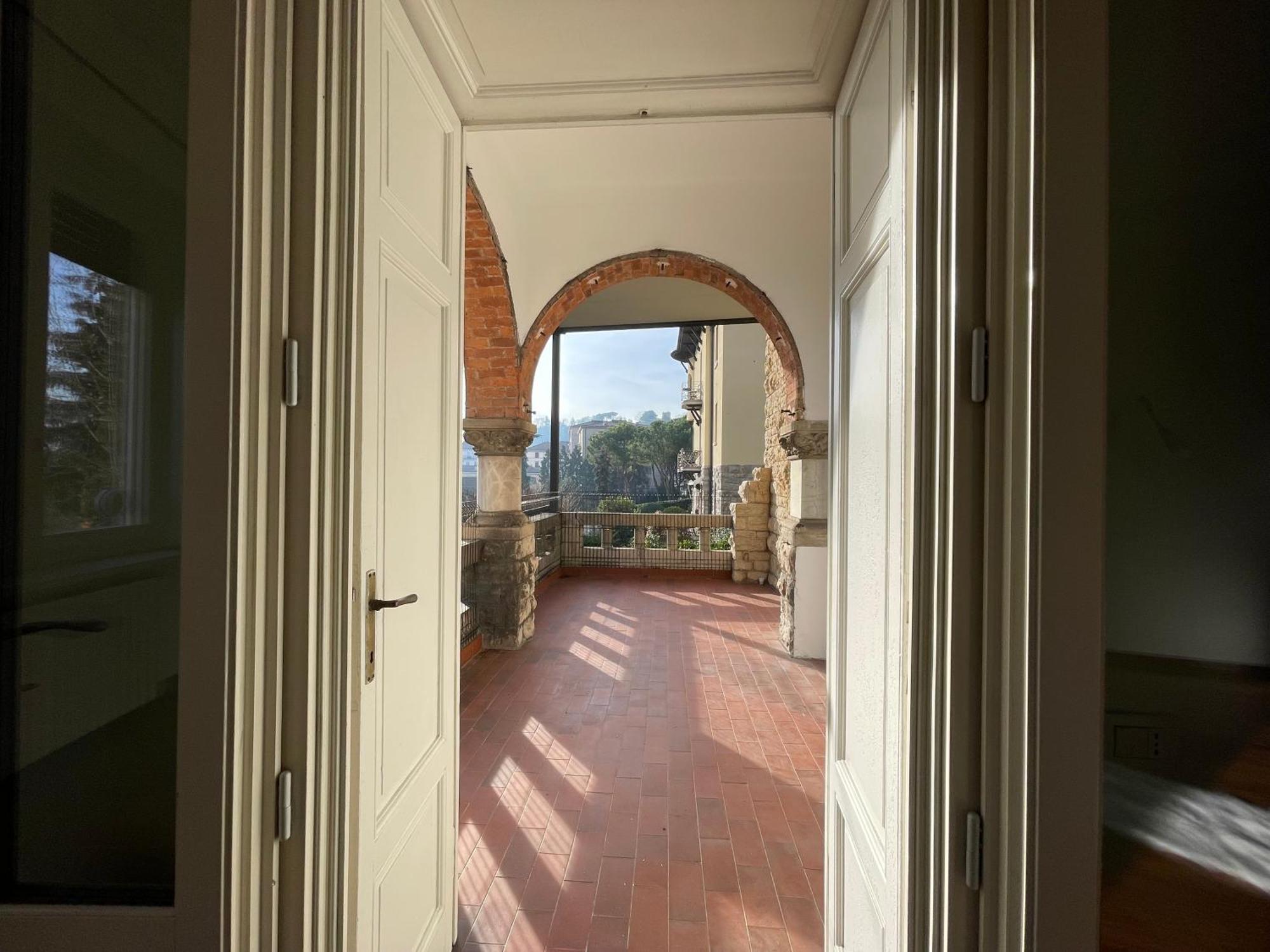 Bg Central Royal Suite Con Parcheggio - Vista Citta Alta Bergamo Luaran gambar