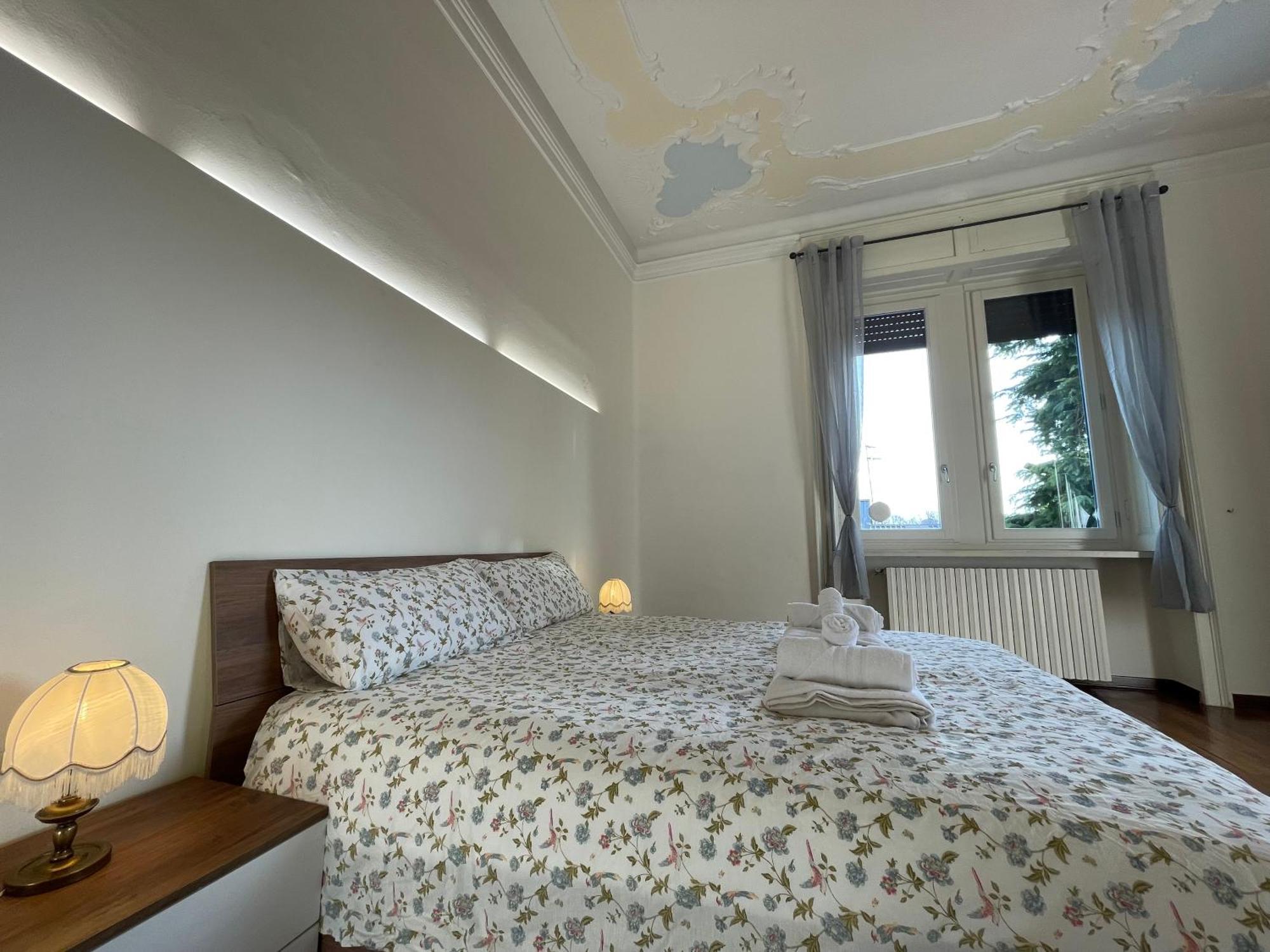 Bg Central Royal Suite Con Parcheggio - Vista Citta Alta Bergamo Luaran gambar