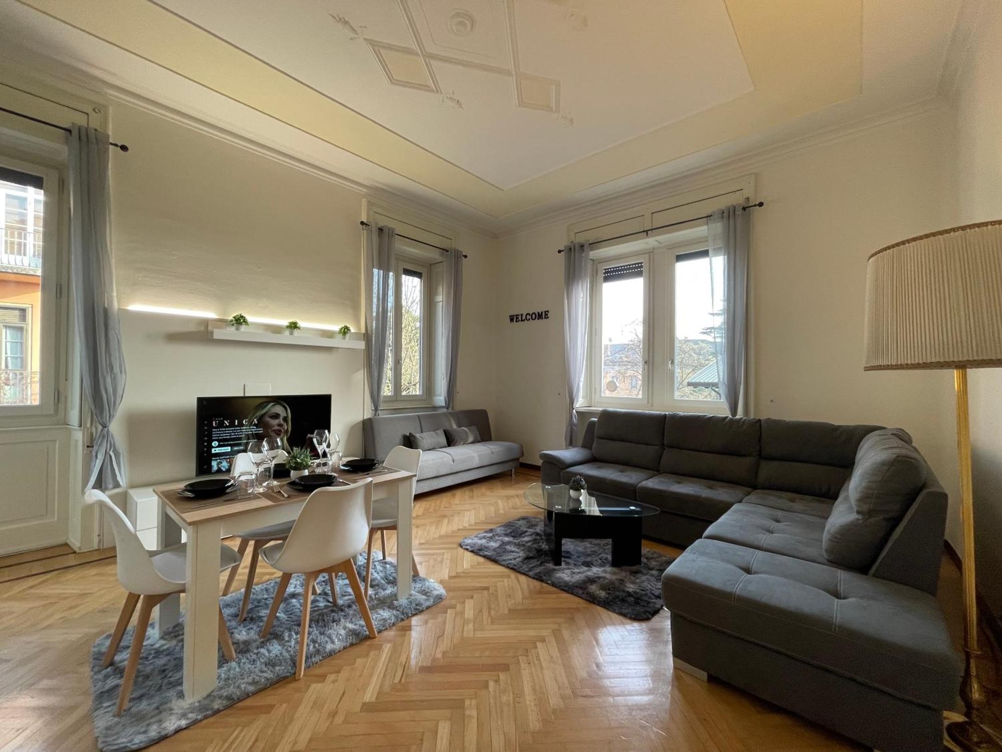 Bg Central Royal Suite Con Parcheggio - Vista Citta Alta Bergamo Luaran gambar